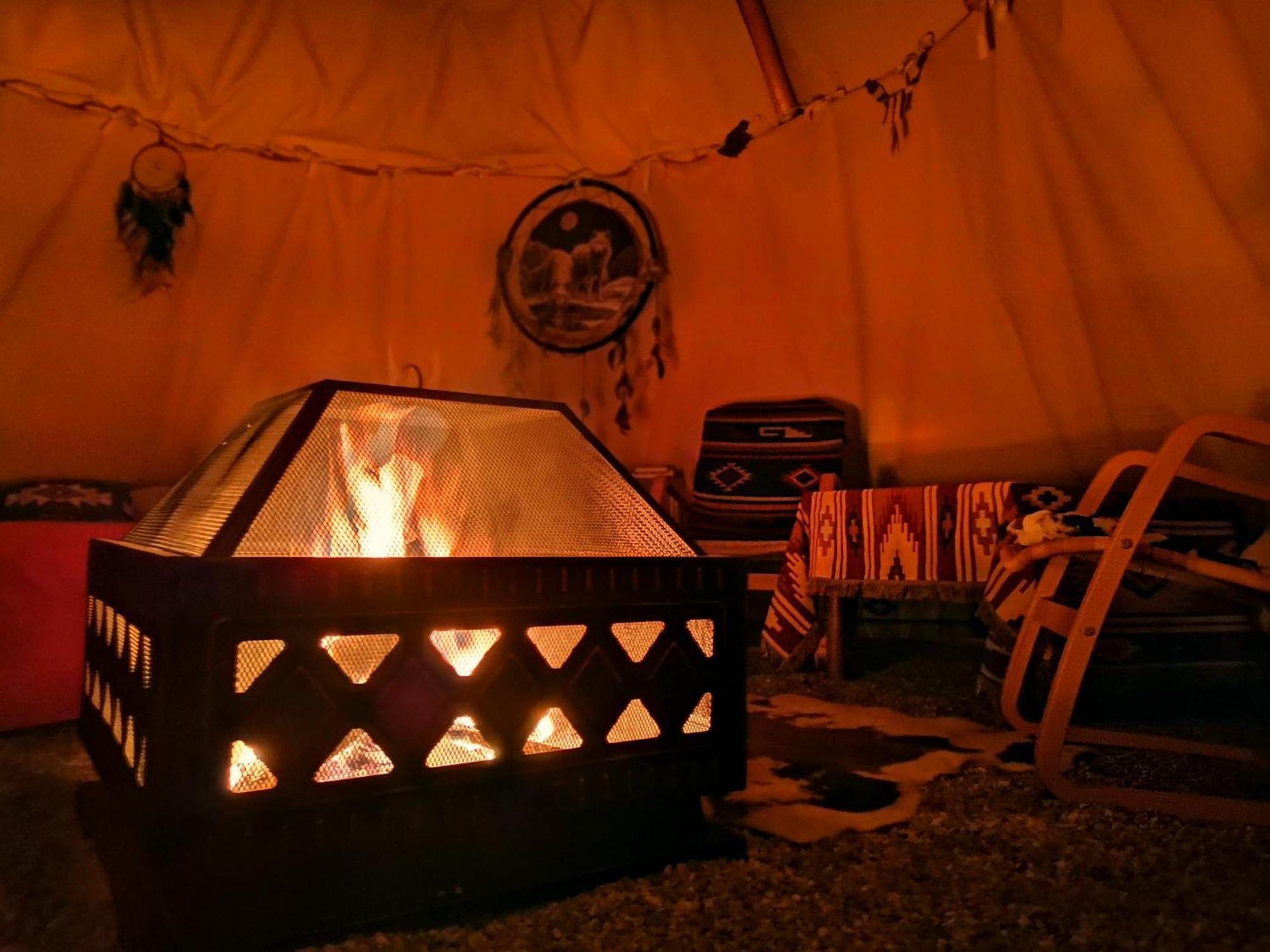 Отель Teepee Camp Lounky Chodouny Экстерьер фото